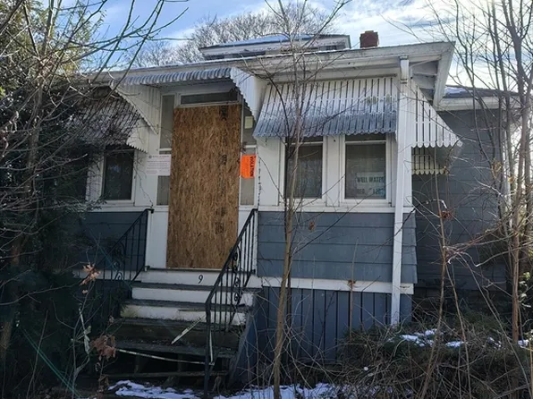 9 Gaudette Ave, Brockton, MA 02301