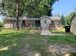 6353 Indian Lake Dr, Gladwin, MI 48624