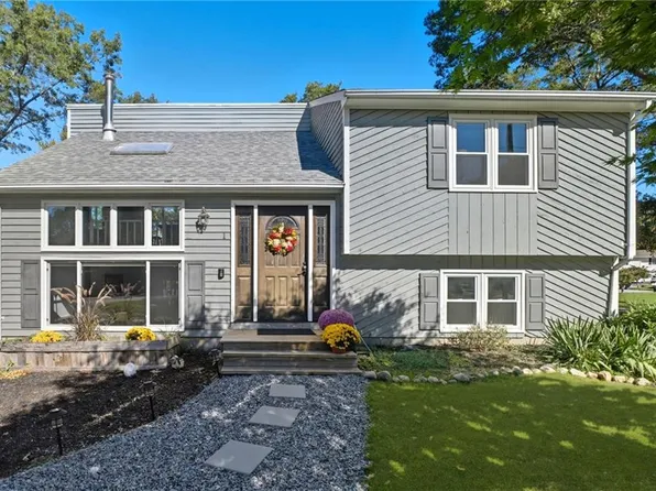 1 Nichole Ln, Coventry, RI 02816