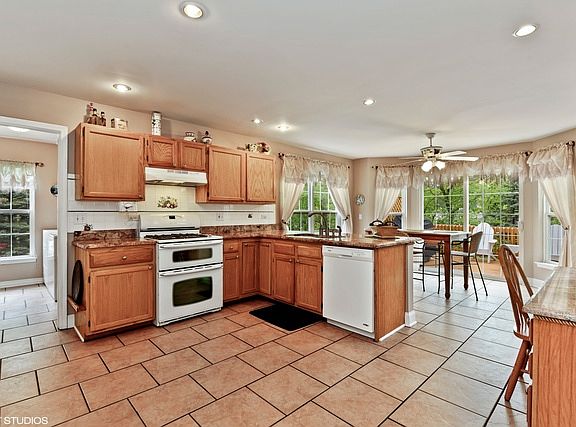 4th image of 613 Deer Hill Ct