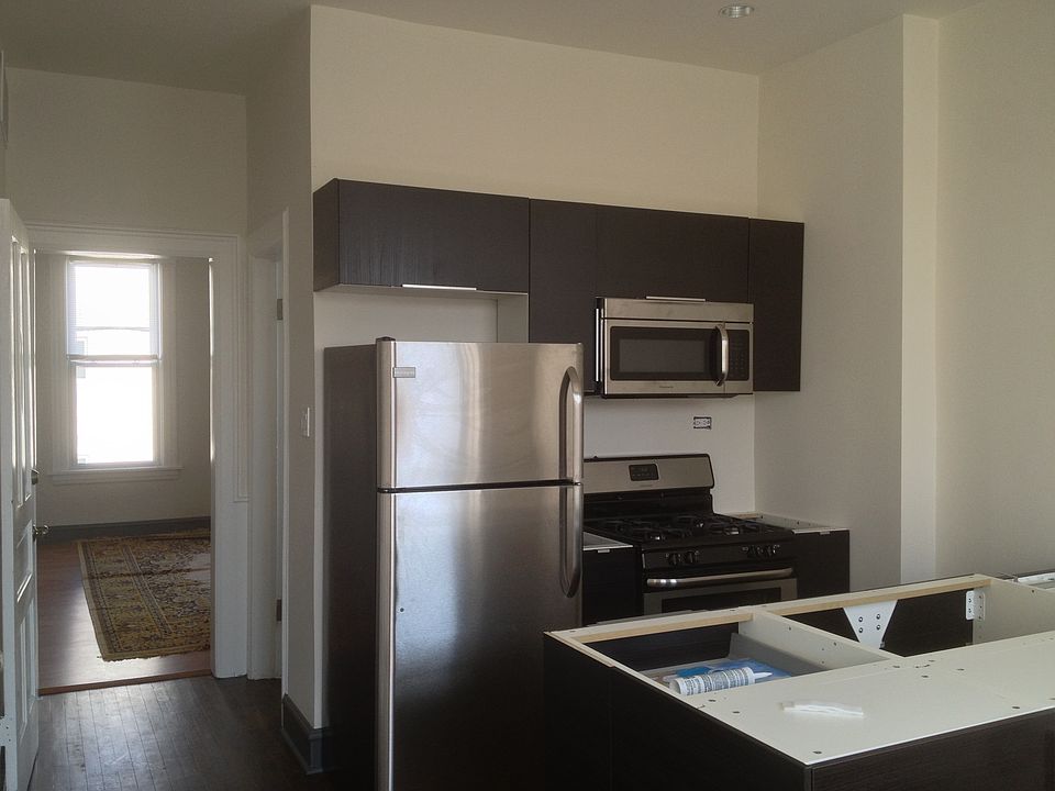 Kitchen now has granite counters