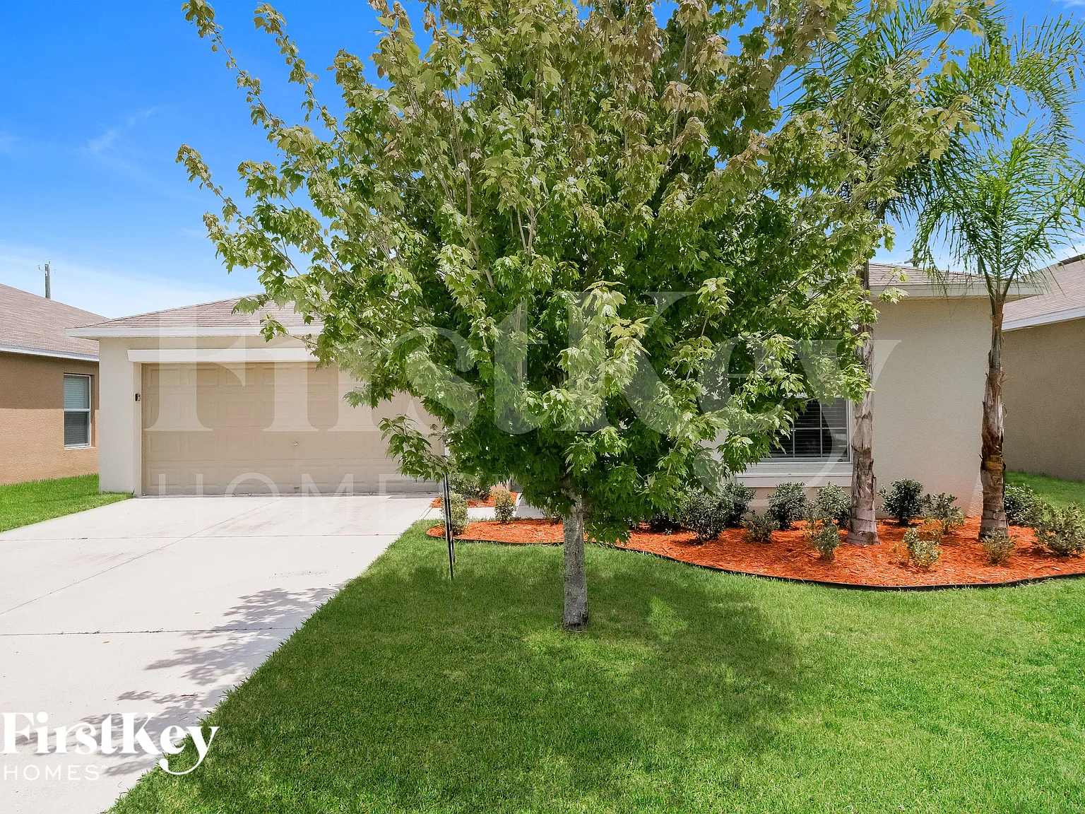 4 bed, 2.0 bath, 1899 sqft, $2,395 — Photo 3
