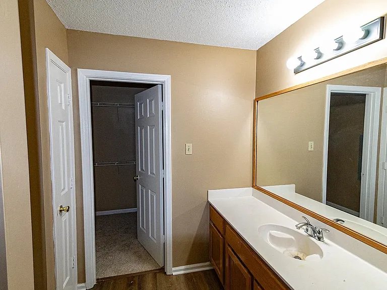 2799 Maryland Cir E — Photo 11