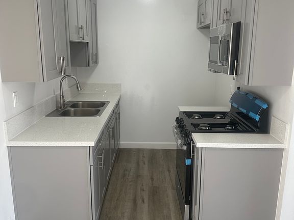 3rd image of 512 N Marguerita Ave #K