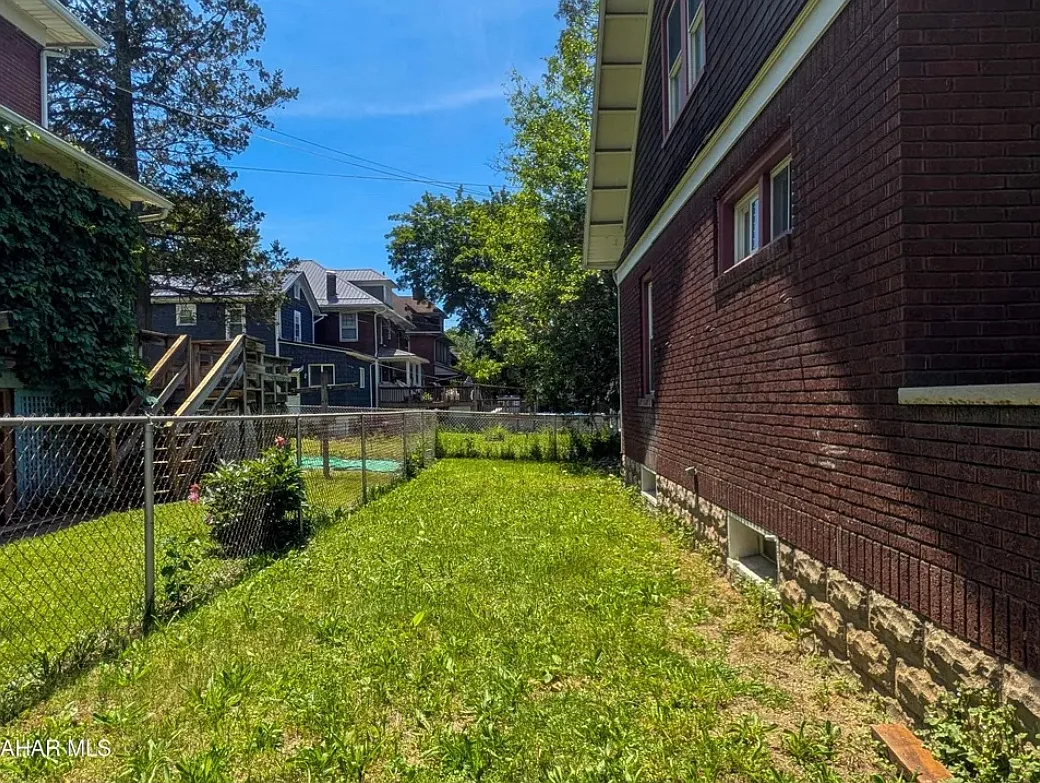 2 bed, 800 sqft, $900 — Photo 2
