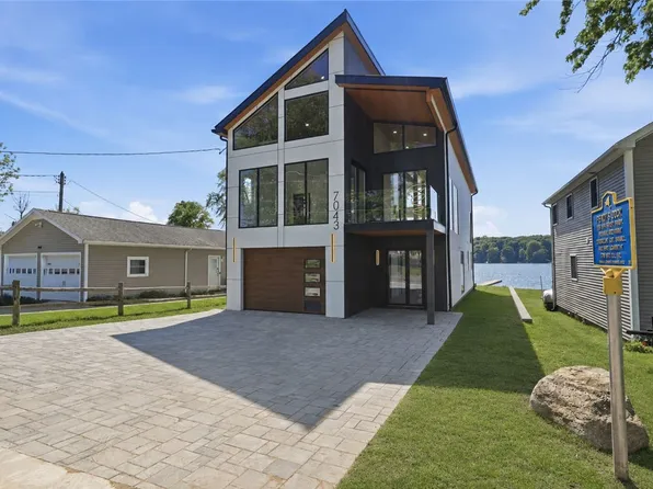 7043 Lake Bluff Rd, Wolcott, NY 14590