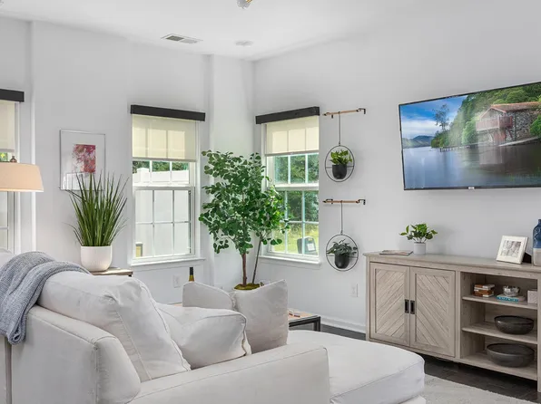 2539 Silverthorn Dr, Charlotte, NC 28273