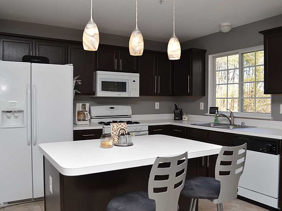 Kitchen with Spacious Island