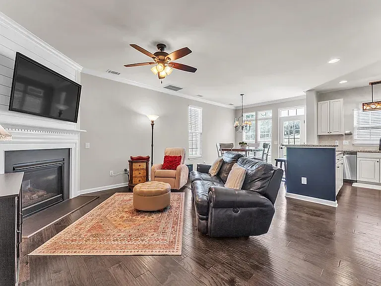 3 bed, 2.5 bath, 1562 sqft, $1,800 — Photo 3