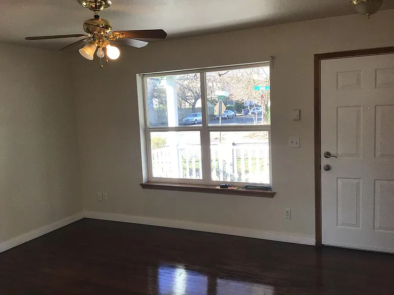 4708 N Haight Ave — Photo 2
