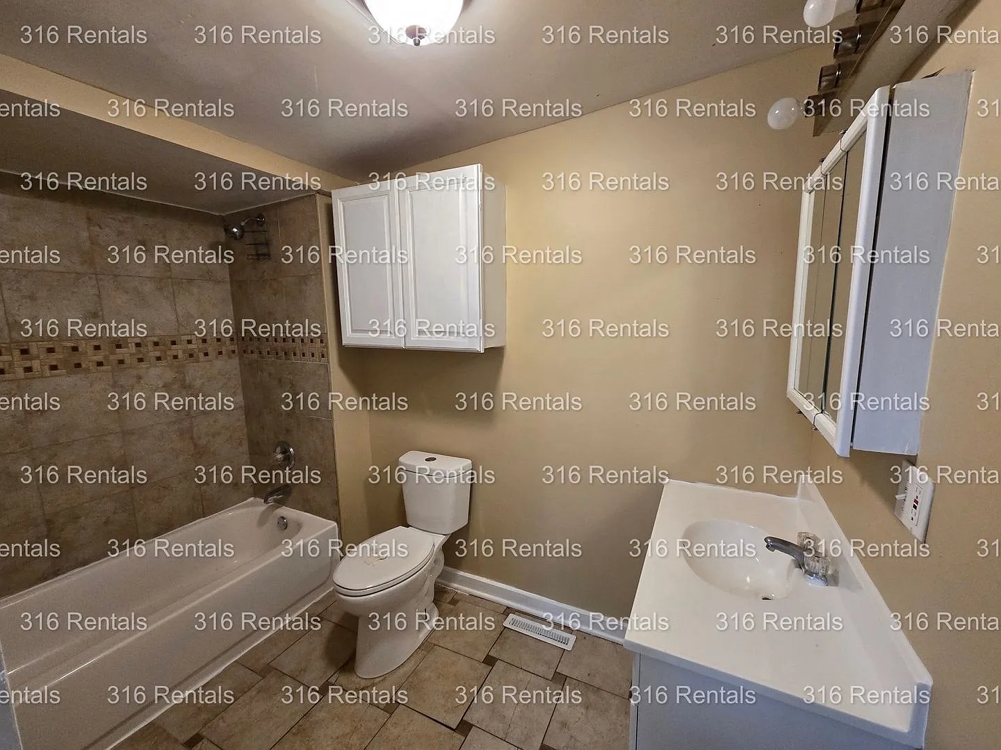$875 - 2 bed 1 bath - Single Family Home — Photo 2