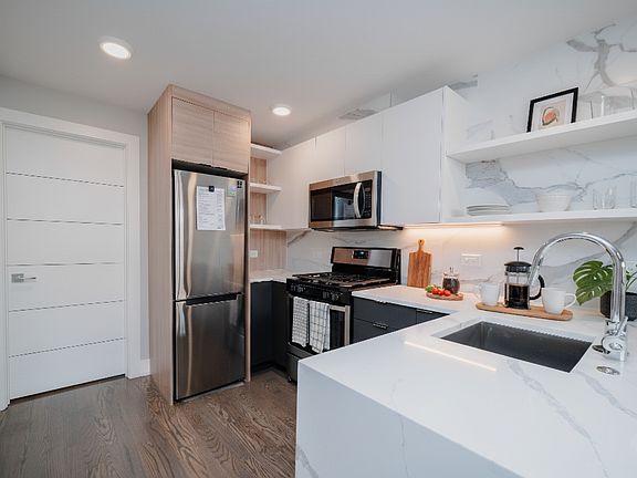 2nd image of 4423 N Ashland Ave #101