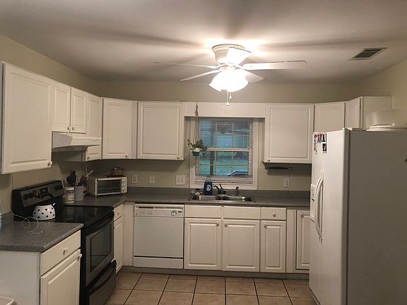 3rd image of 105 Sherwood Ct