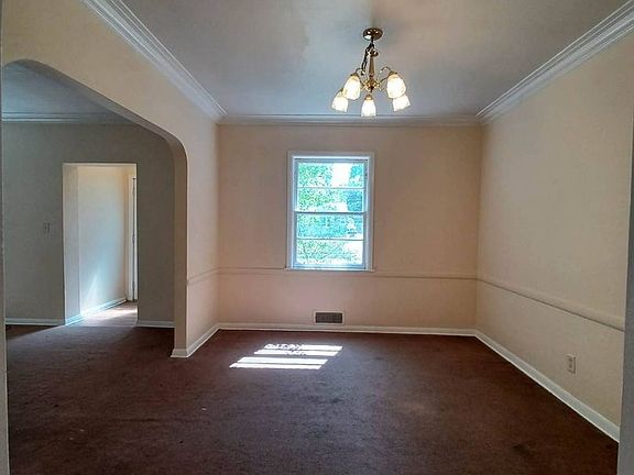 3rd image of 915 Peter Ave