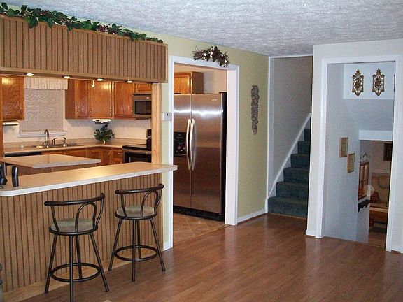 living room/breakfast bar