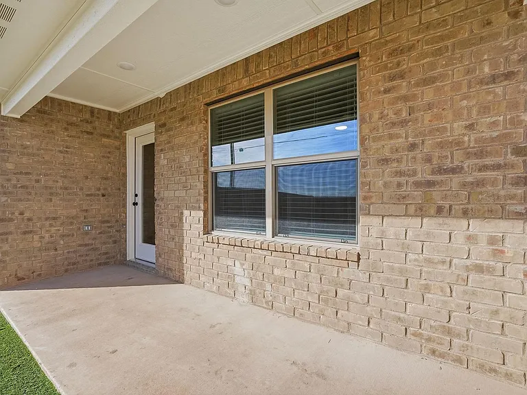 3035 Glennster St — Photo 28