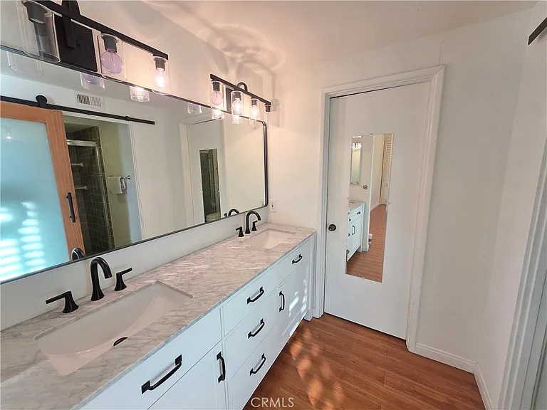 13963 Riverside Dr #13963 — Photo 22