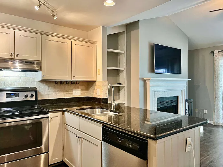 3306 Selwyn Farms Ln #7 — Photo 4