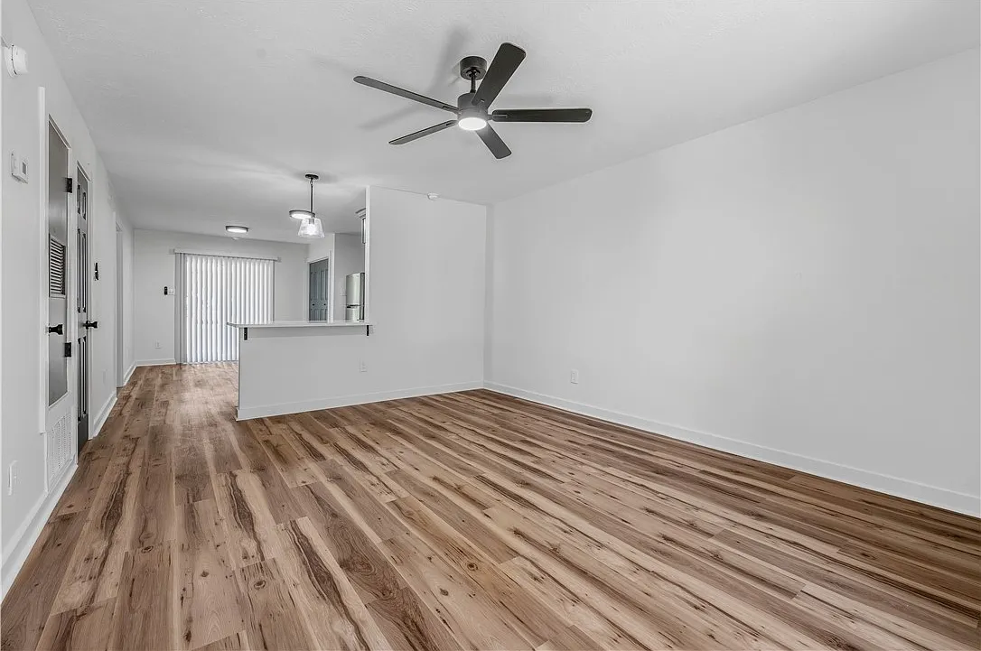 2 bed, 950 sqft, $1,500 — Photo 2