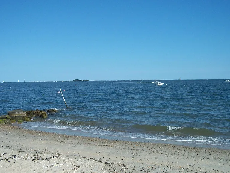130 Shore Rd #A — Photo 2