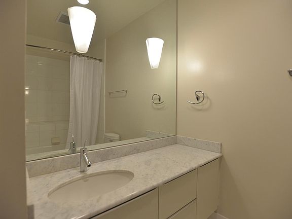 5th image of 219 Brannan St Unit 18J