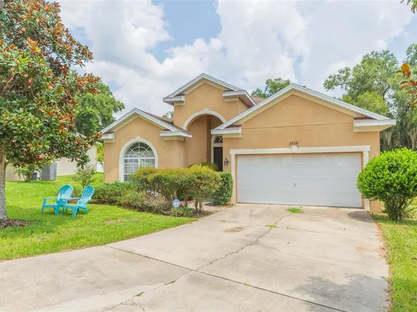 37118 Highland Bluff Cir, Dade City, FL 33523