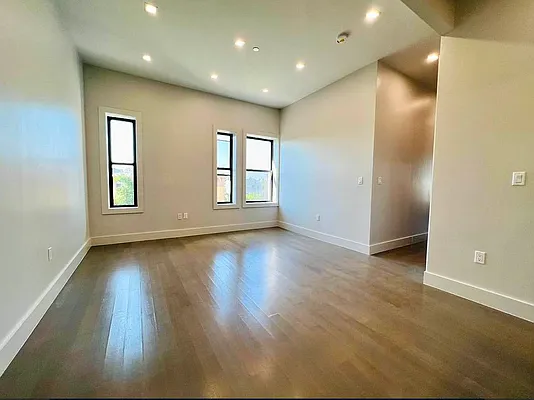 Rented by null | media 12