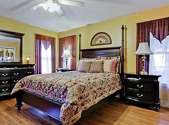4th image of 637 Dumont Dr