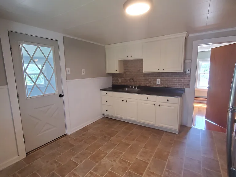1607 Allen St — Photo 4