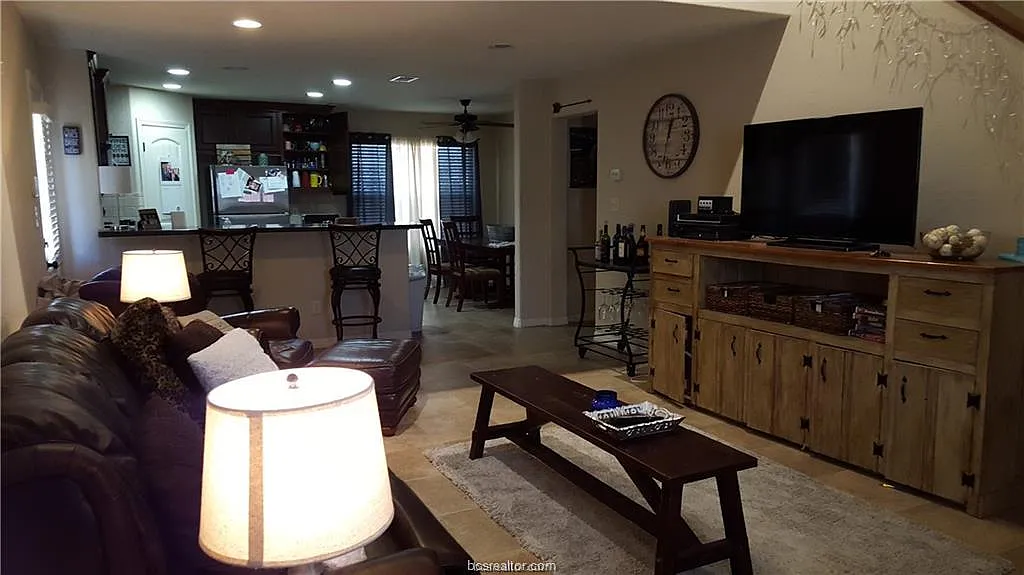 1 bed, 1902 sqft, $550 — Photo 4