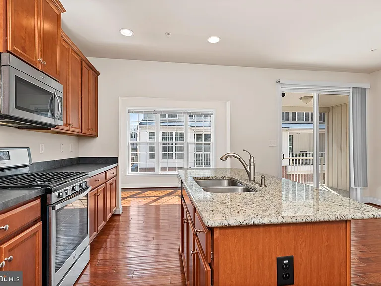 1323 Saxton Way — Photo 4