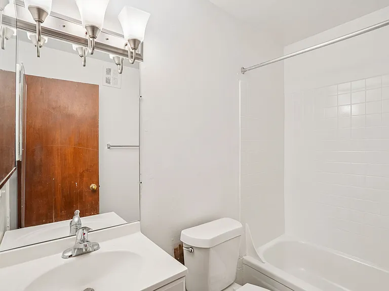 Outer Drive Manor Apartments — Photo 68