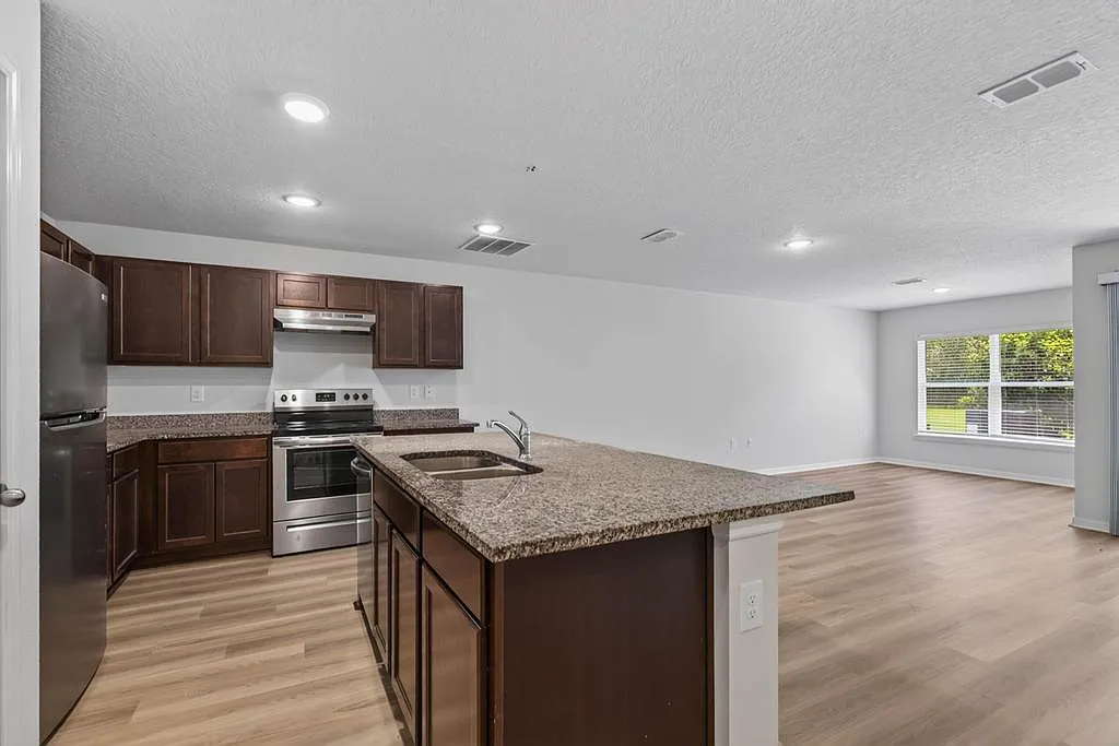 129 Wellwood Lane Unit B — Photo 1