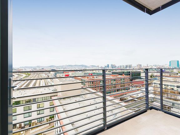 4th image of 260 King St Unit 1219