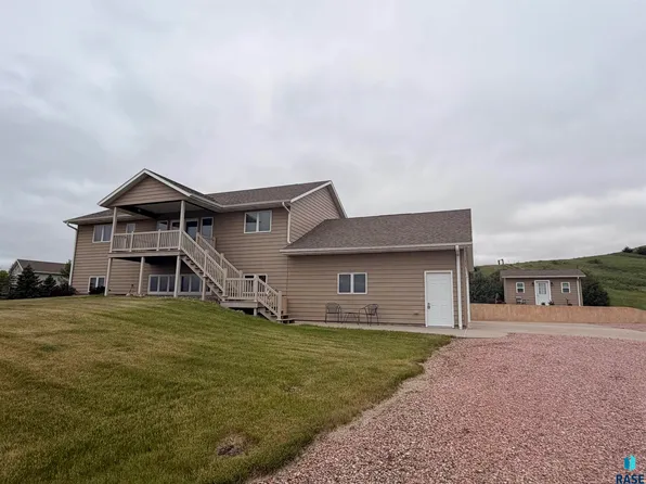 106 Elm St, Oacoma, SD 57365