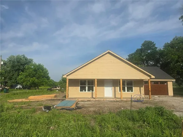 301 N Pennsylvania Ave, East Lynne, MO 64743