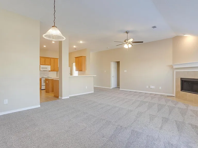9508 Fox Hill Dr — Photo 10