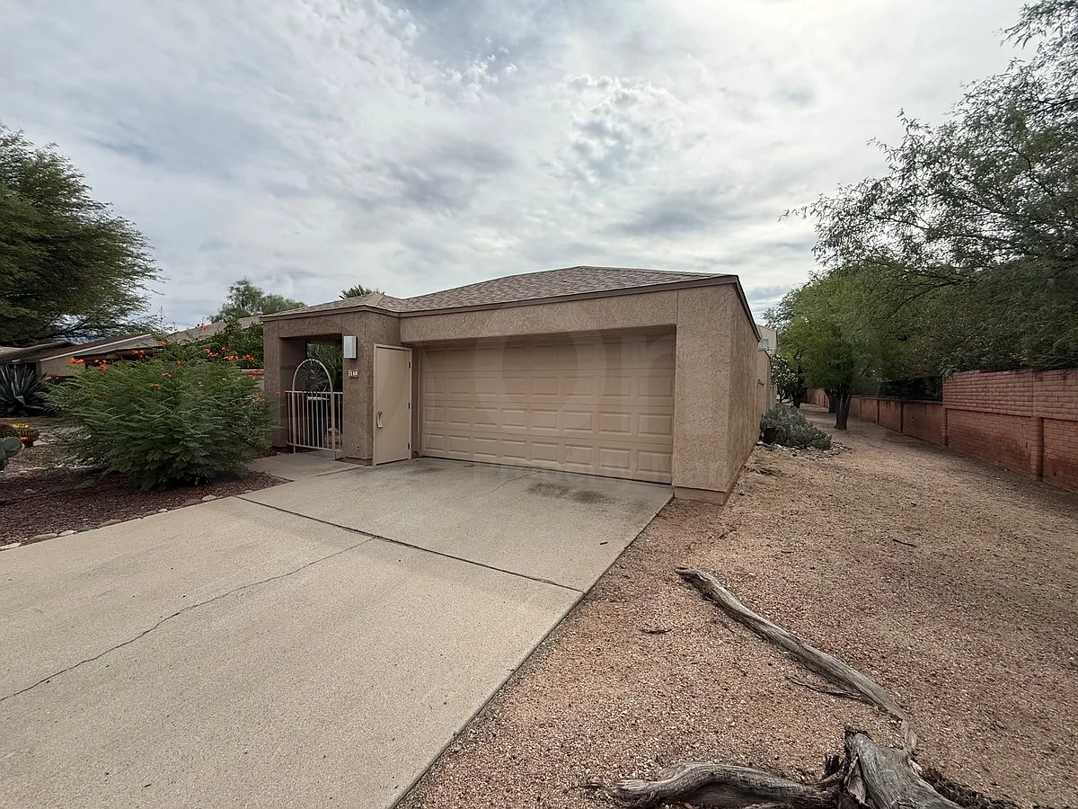 3 bed, 2.0 bath, 1475 sqft, $2,600 — Photo 2