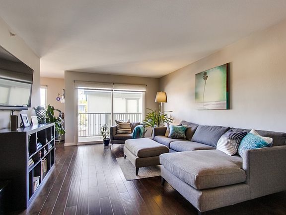 3rd image of 4205 Lamont St Unit 6