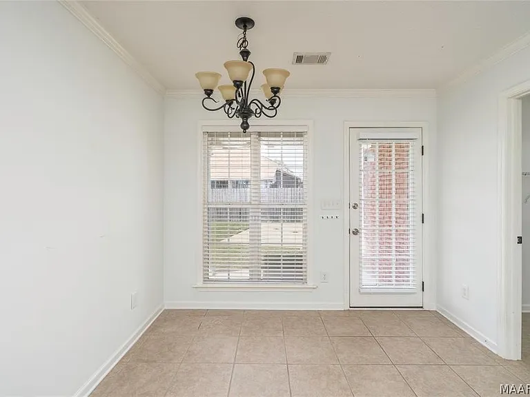 8725 Lindsey Ln — Photo 8