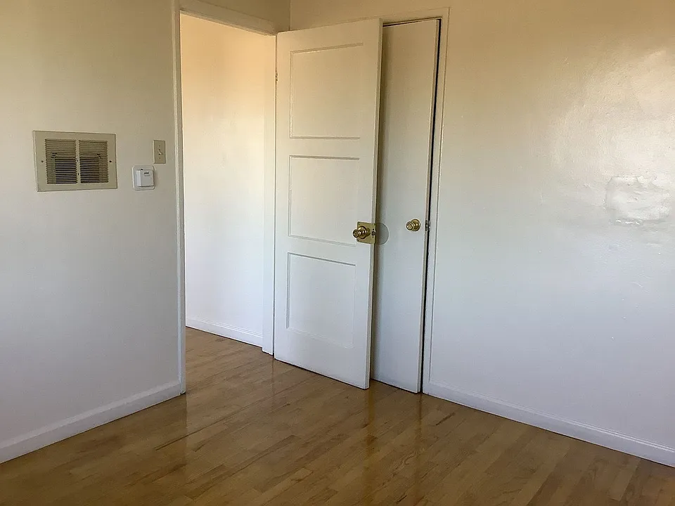 3500 E 54th St