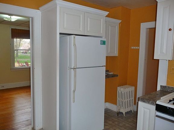 5th image of 591 Bridgewater Ave
