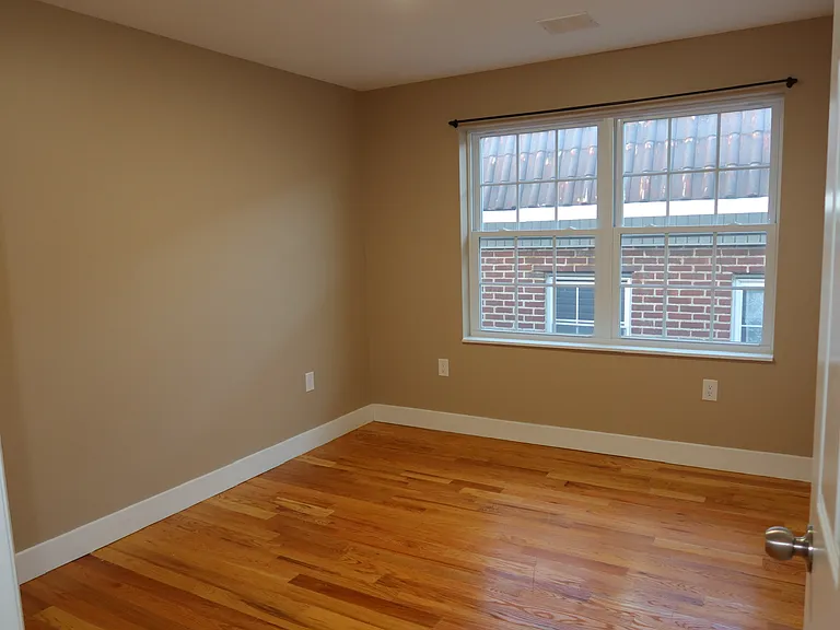 298 Ridgewood Ave — Photo 12