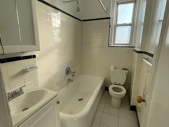 2nd image of 730 E 226th St
