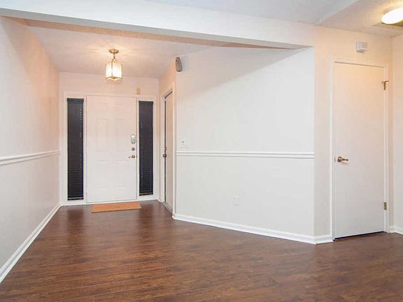 5th image of 8082 Charmont Dr S