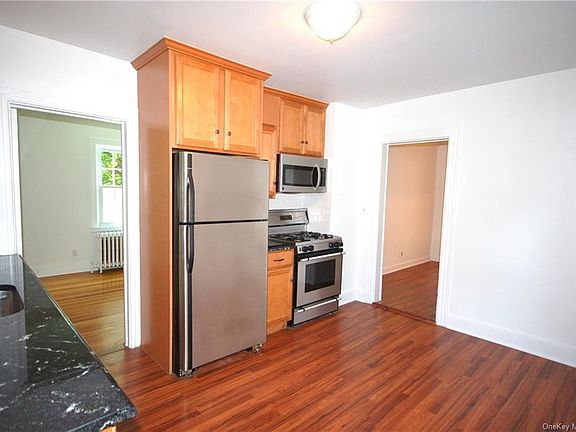 2nd image of 109 Holland St Unit 1