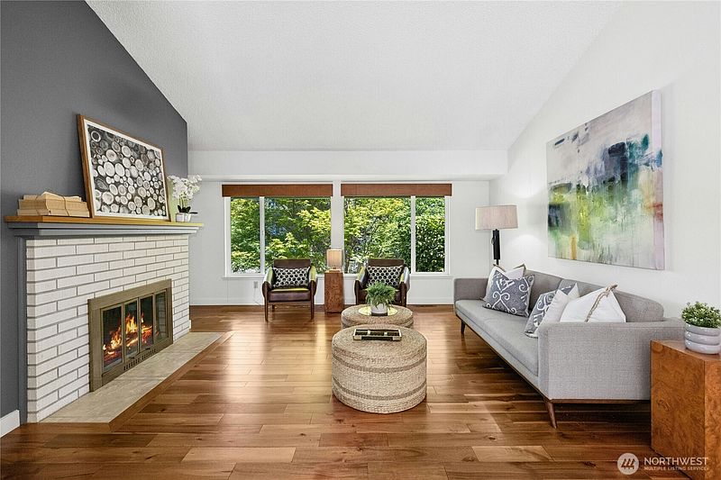4th image of 2051 NE Bartre Court