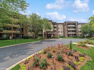 3350 N Carriageway Dr UNIT 104, Arlington Heights, IL 60004
