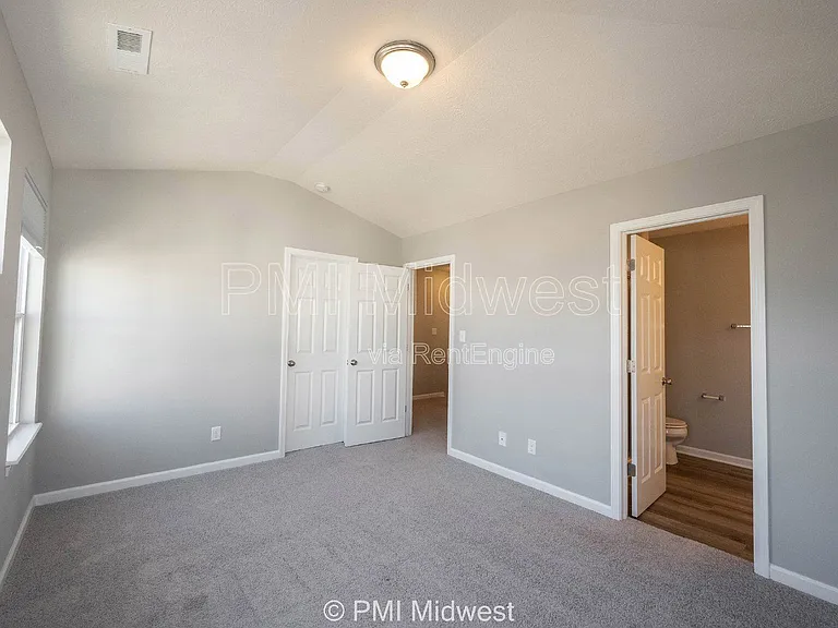 2952 W New York St — Photo 29