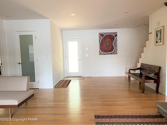 5th image of 6437 Lakeshore Dr E